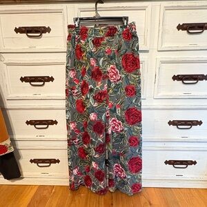 Rodeo Quincy! Chic Floral very classy dress pants in Gray and Red